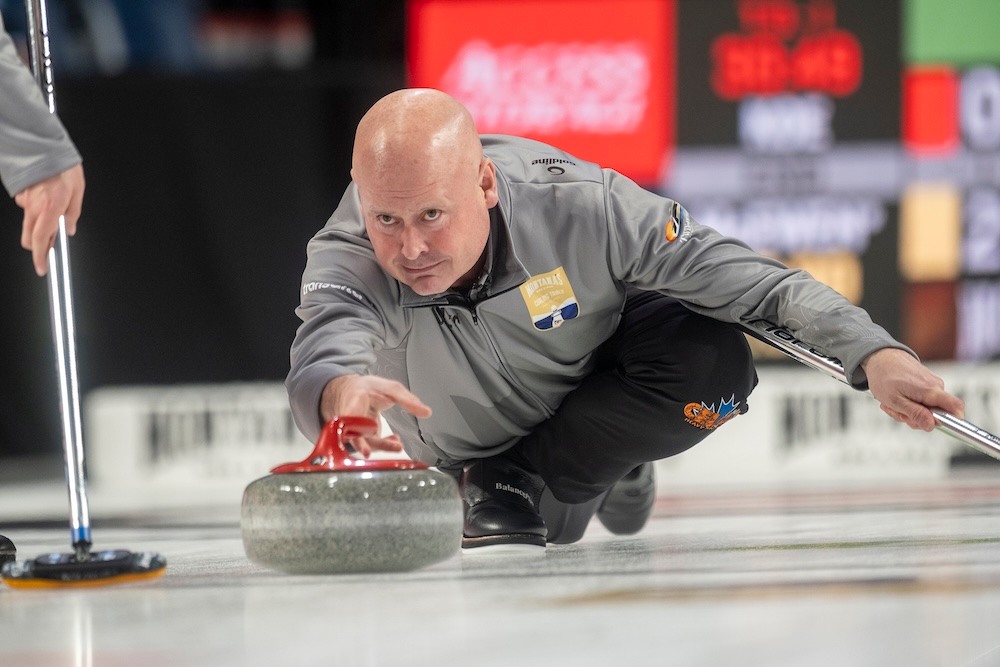 Koe beats Dunstone, keeps playoff hopes alive