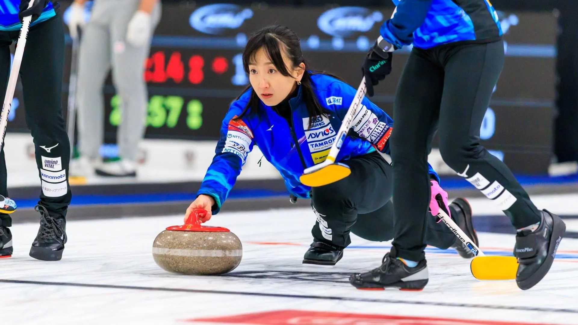 Fujisawa holds on for victory over Einarson